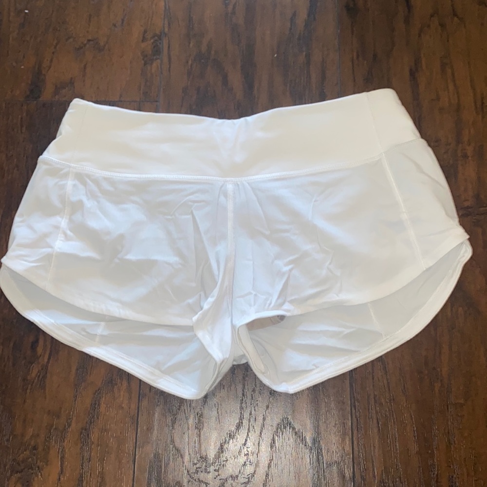WHITE LULU SHORTS
